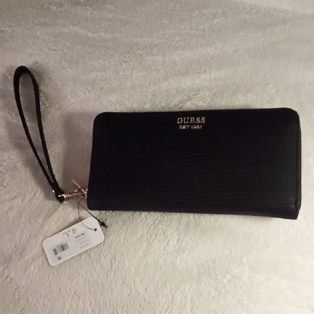 GUESS Elegant Black Wristlet BRAND NEW WITH TAGS!!